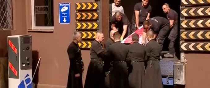 ქაშვეთის ეკლესიაში უკრაინაში დაღუპული ბერდია ჯოხაძის სამოქალაქო პანაშვიდი მიმდინარეობს