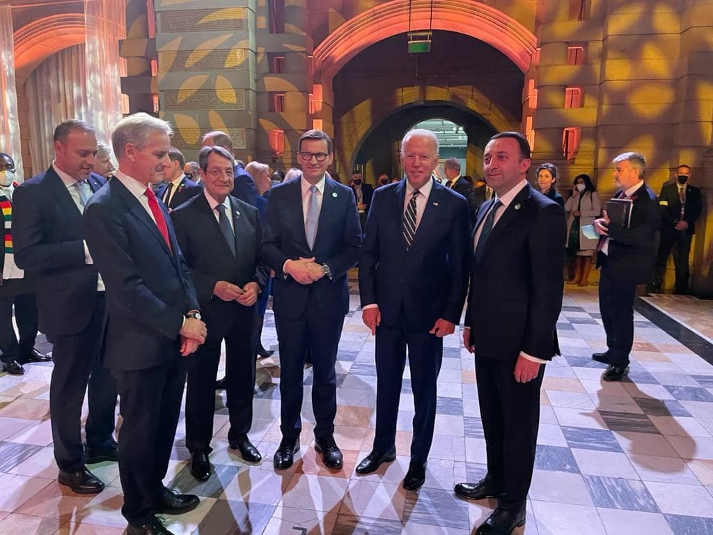 Frontnews image description