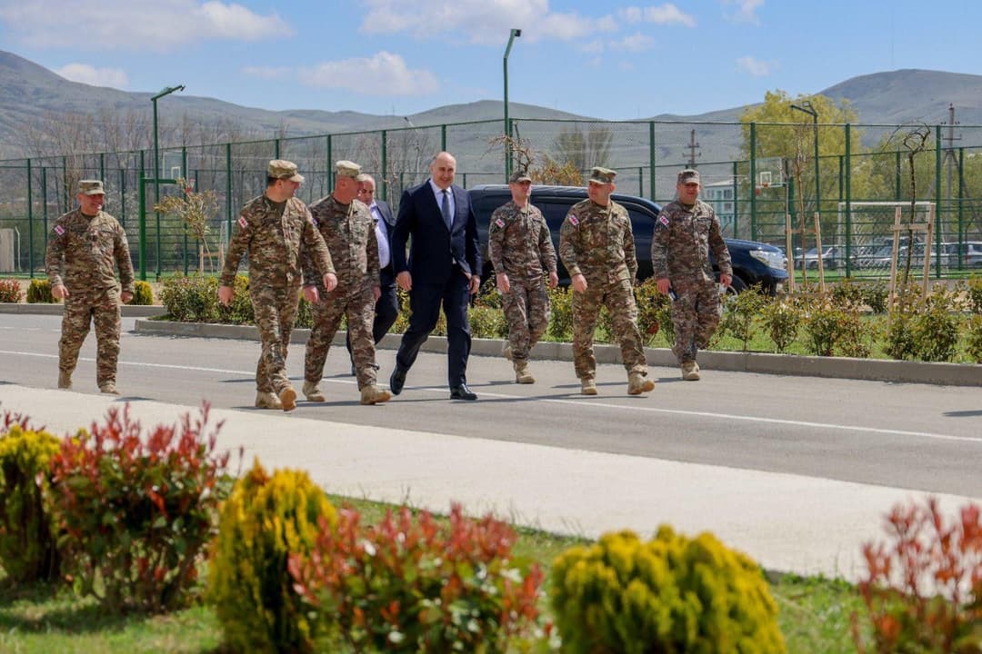 თავდაცვის მინისტრი პირველ ბრიგადაში ინფრასტრუქტურულ სამუშაოებს გაეცნო