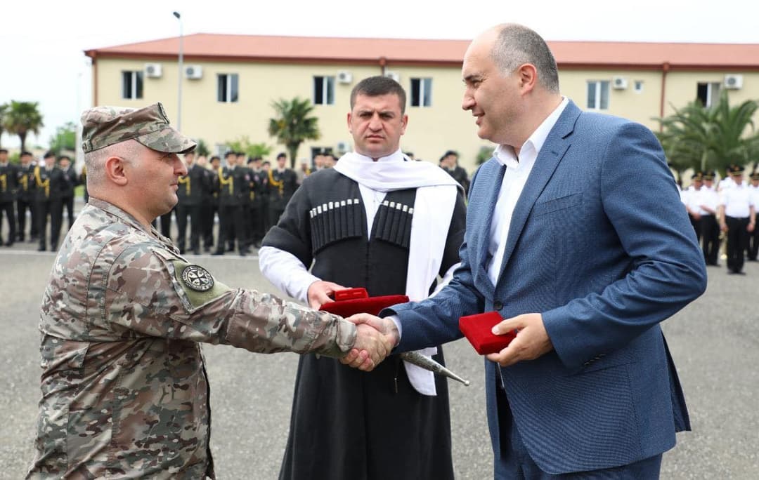 თავდაცვის მინისტრმა კადეტებს სამხედრო ლიცეუმის დასრულება მიულოცა