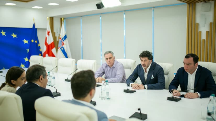 Frontnews image description