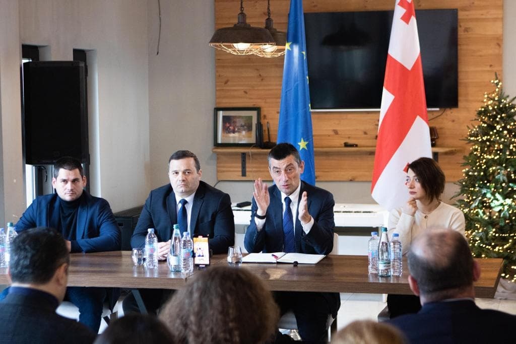 გიორგი გახარია – ხელისუფლებამ რუსეთის ტერიტორიიდან ისე შემოიყვანა ოჯახები საფლავების მოსანახულებლად, რომ არავის არაფერი უთხრა