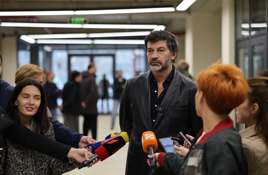 კახა კალაძე – ერთი ჩახდილი დარბოდა, შოუებს გვიტარებდა, მეორე რუსული რუბლებით ფინანსდება, ამ ადამიანებზე სერიოზულად როგორ ვისაუბრო