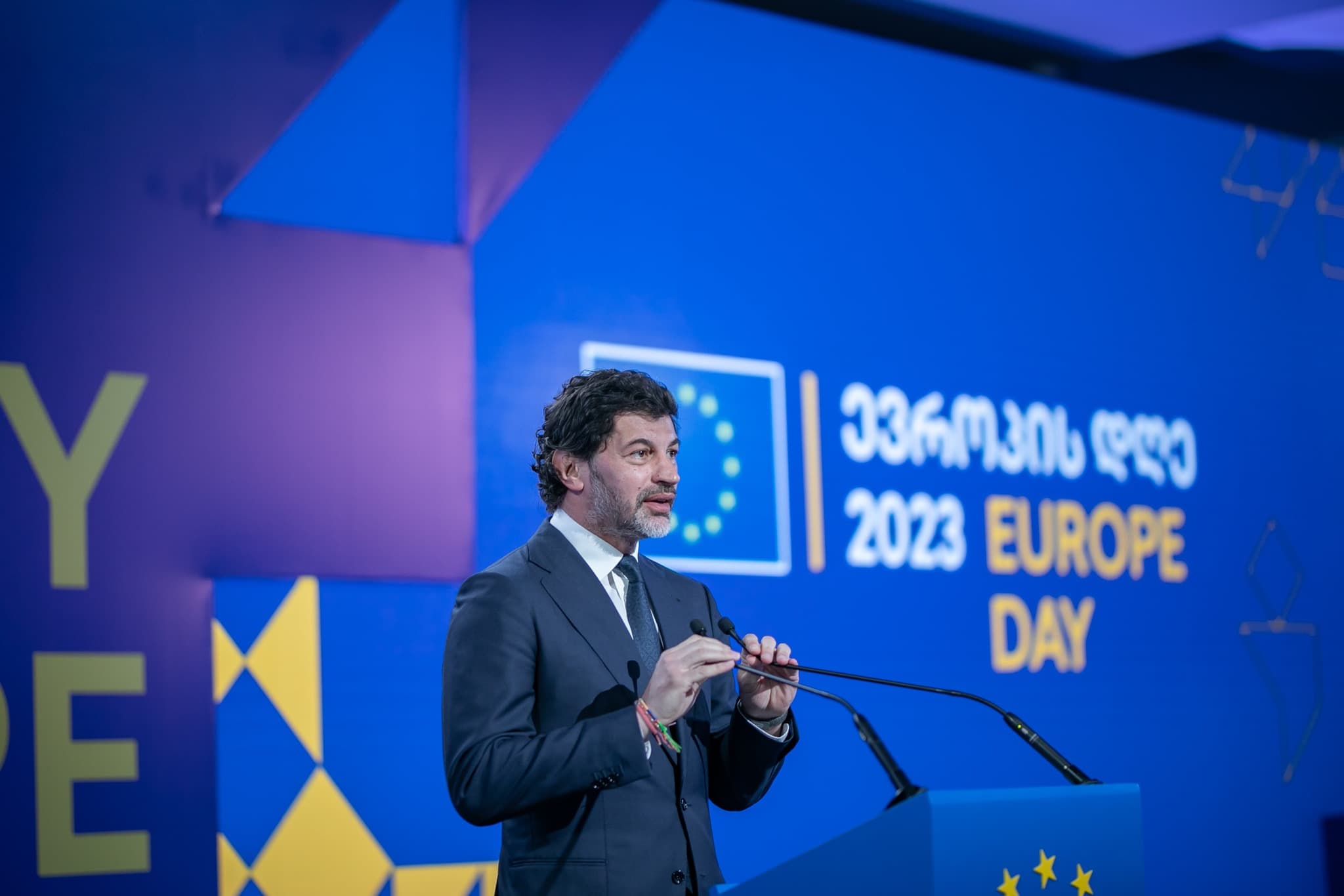 Frontnews image description