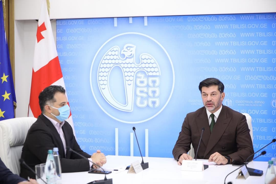 დედაქალაქში გარე რეკლამების განთავსებაზე 15-წლიანი უფლება შპს “ალმამ“ მოიპოვა