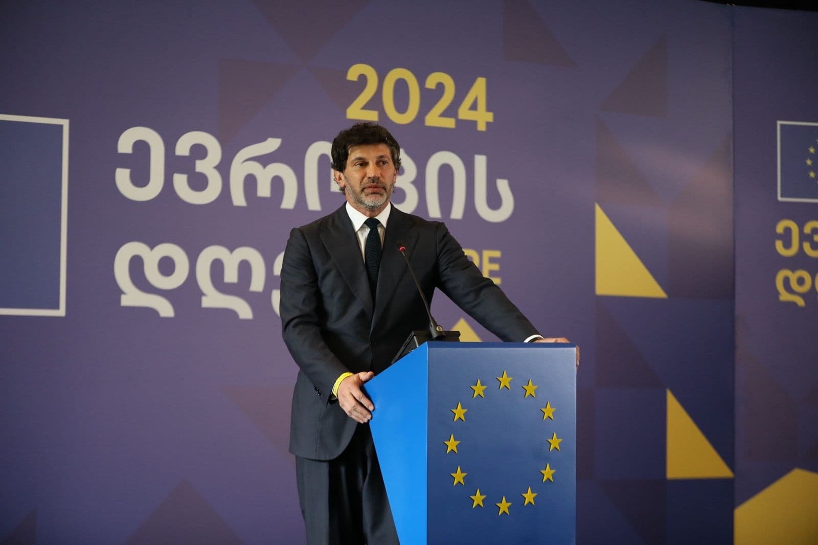 Frontnews image description