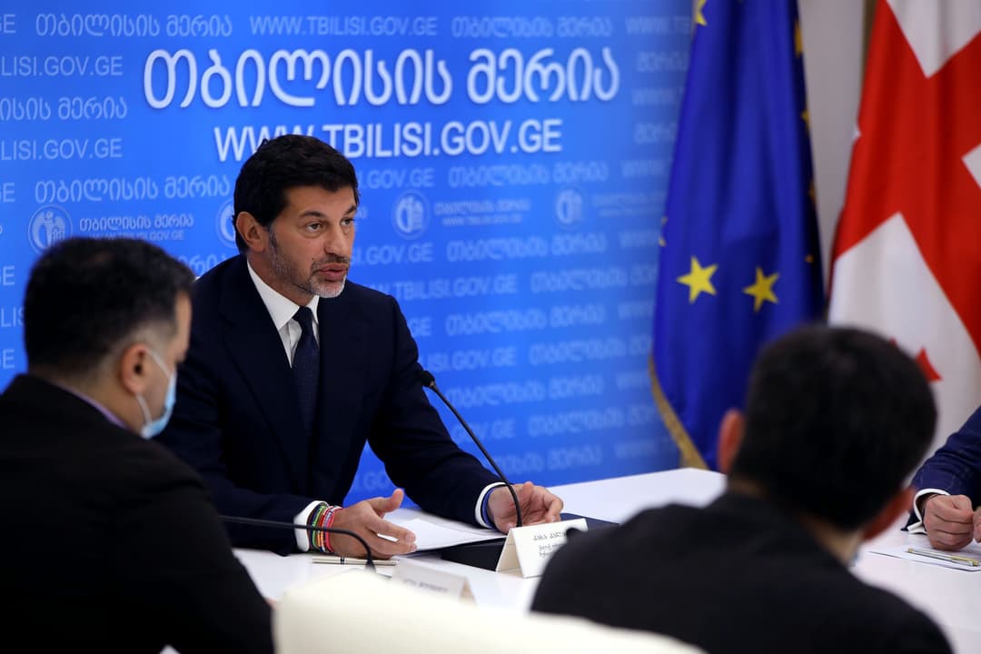 დედაქალაქში საახალწლო დეკორაციების გასაახლებლად ტენდერი გამოცხადდა