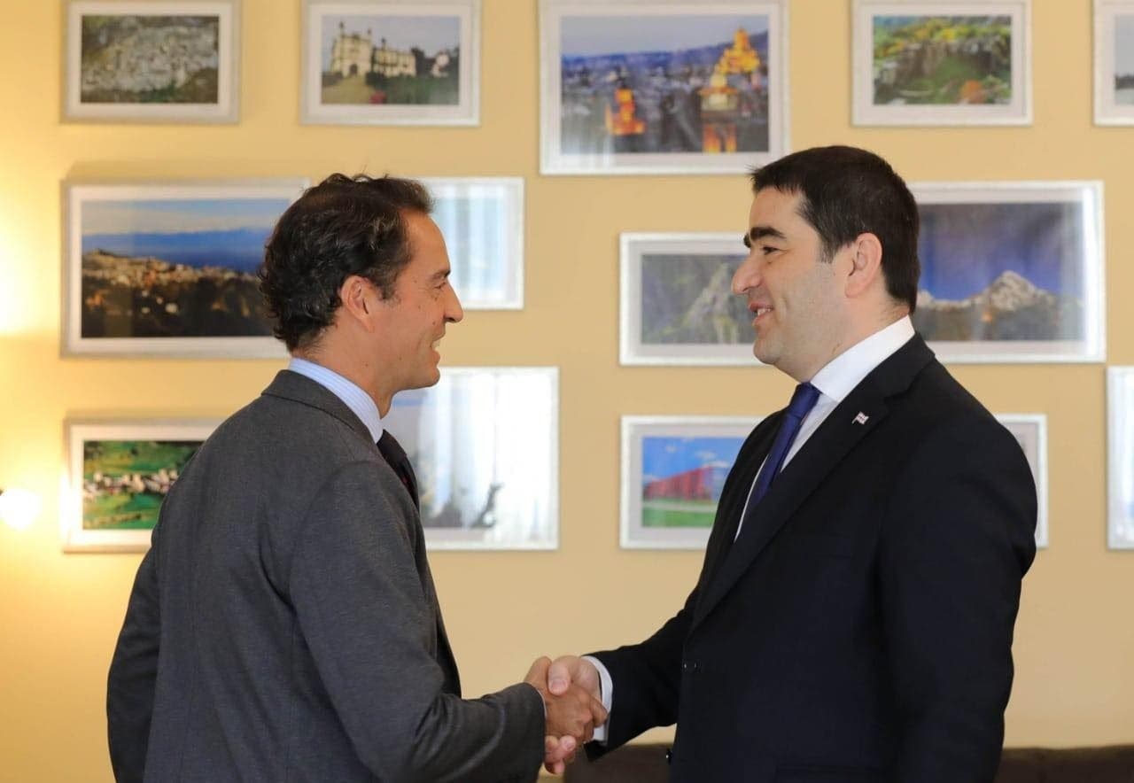 Frontnews image description