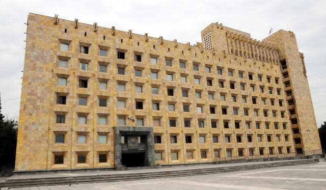 მთავრობის გადაწყვეტილებით, საჯარო სამსახურის ბიურო საჯარო სამართლის იურიდიული პირის სახით აღარ იარსებებს