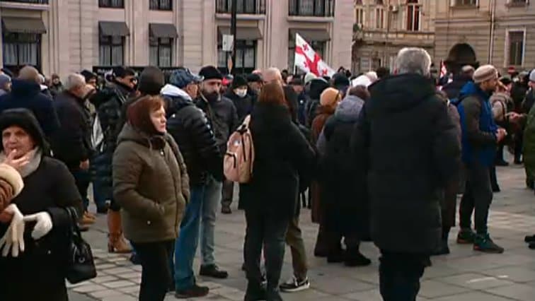 მთავრობის ადმინისტრაციასთან საპროტესტო აქცია იმართება