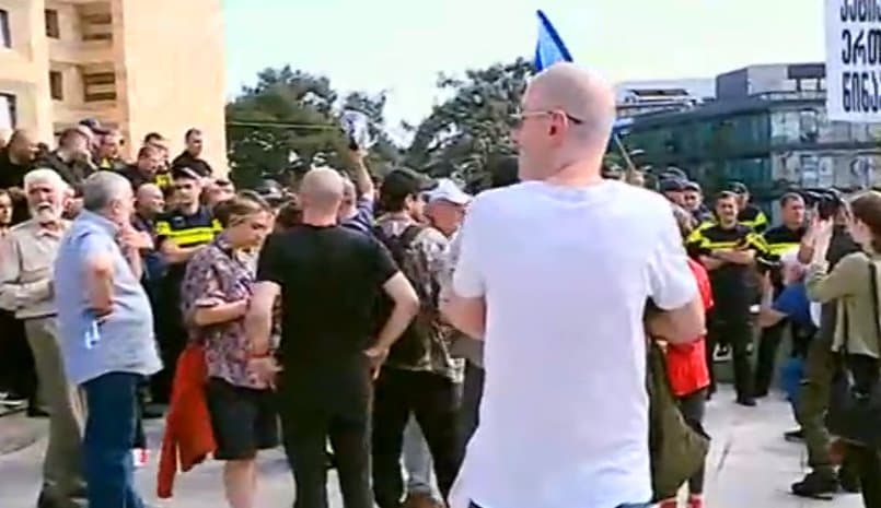 ნოდარ რუხაძე – ჩვენთან მოვიდა სუს-ის თანამშრომელი და მუქარის ტონით გვითხრა, რომ თუ აქცია არ დაიშლება, ის ყველა მონაწილეს დააკავებს