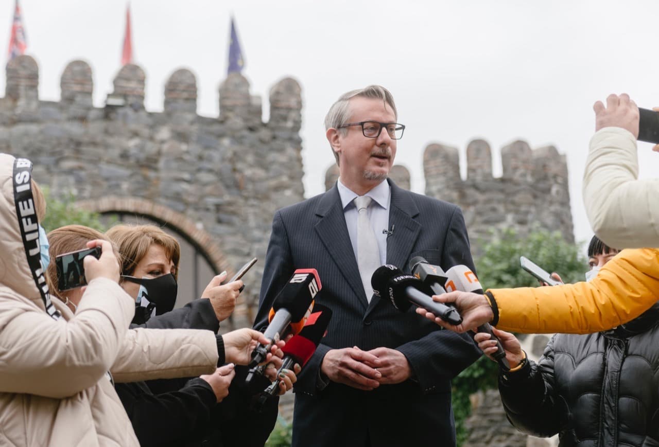 Frontnews image description