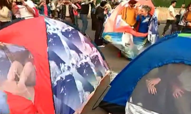 პარლამენტთან აქციაზე ბექა გრიგორიადისი და მისი ძმა დააკავეს