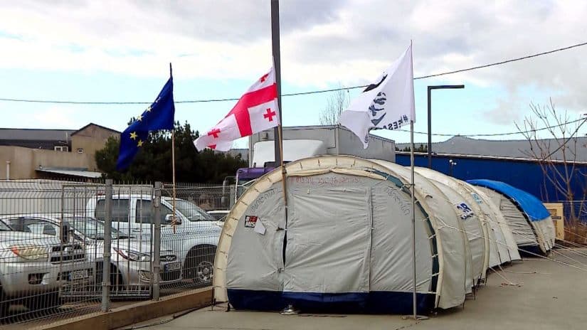 საავადმყოფოში კიდევ სამი მოშიმშილე გადაიყვანეს