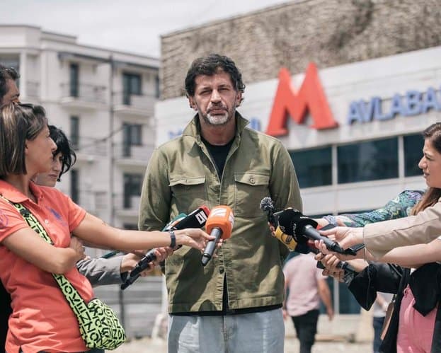 კახა კალაძე – მისი პირადი გვერდია და თავის პირად სივრცეში ადამიანი, რასაც უნდა იმას დაწერს