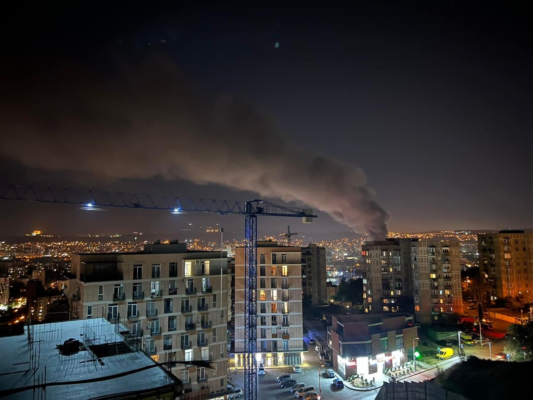 დიდუბეში ხანძარია