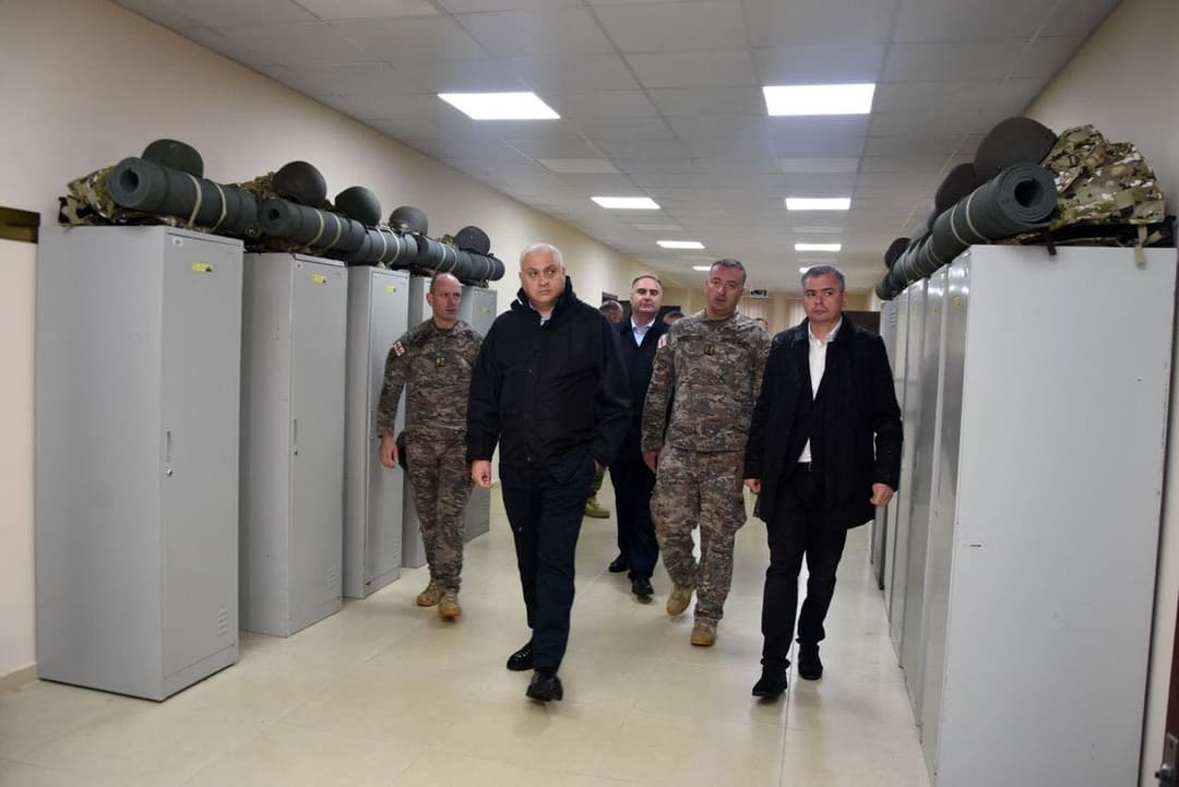 თავდაცვის უწყების ხელმძღვანელობა მე-3 ქვეით ბრიგადაში დასრულებულ და მიმდინარე ინფრასტრუქტურულ პროექტებს გაეცნო