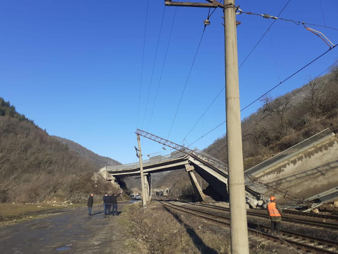 ხარაგაულთან მეწყერის შედეგად რკინიგზაზე გარდამავალი საავტომობილო ხიდი დაზიანდა