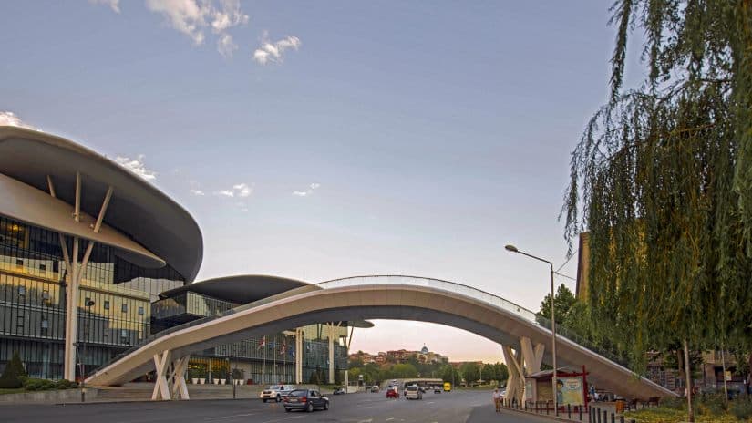 იუსტიციის სახლთან საფეხმავლო ხიდის დემონტაჟი იგეგმება