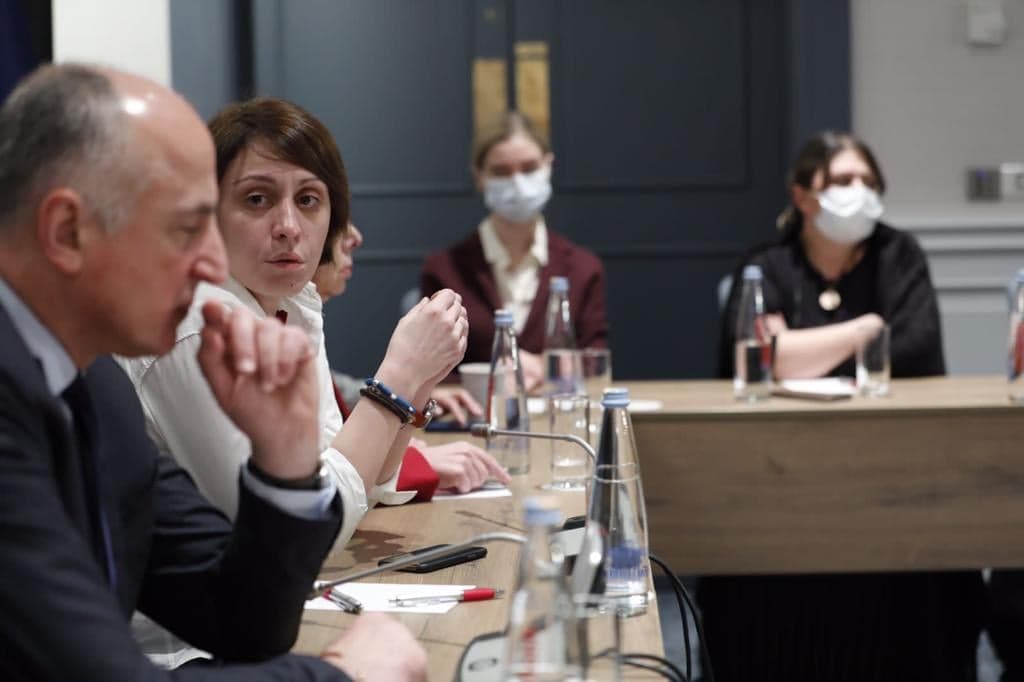 Frontnews image description