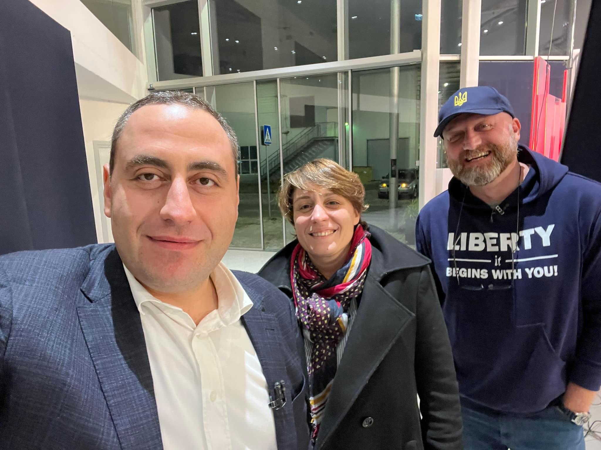 Frontnews image description