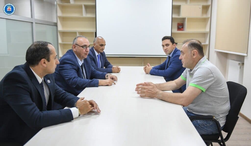 Frontnews image description