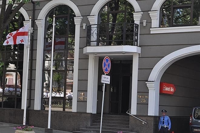 საქართველოს საელჩო უკრაინაში მყოფი მოქალაქეებისთვის ცხელი ხაზის ნომრებს აქვეყნებს