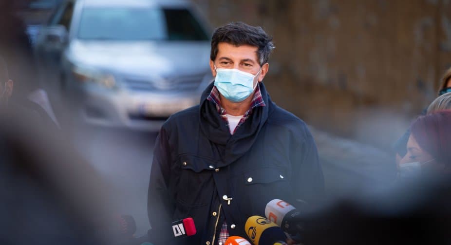 კახა კალაძე – პარლამენტის წინ აღმართული ჯვარი დარჩება, ვიდრე ახალი პროექტი განხორციელდება