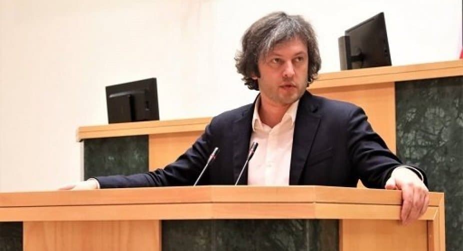 ირაკლი კობახიძე – დაახლოებით 1,5 წლის წინ ბიძინა ივანიშვილი გავიდა პოლიტიკიდან და იმის შემდეგ არცერთი ფაქტი არ არსებობს იმისა, რომ ის რაიმე ფორმით ჩაერია ან პოლიტიკაში, ან მედიაში, აქედან გამომდინარე, ვერ მოხვდება ოლიგარქის დეფინიციის ქვეშ