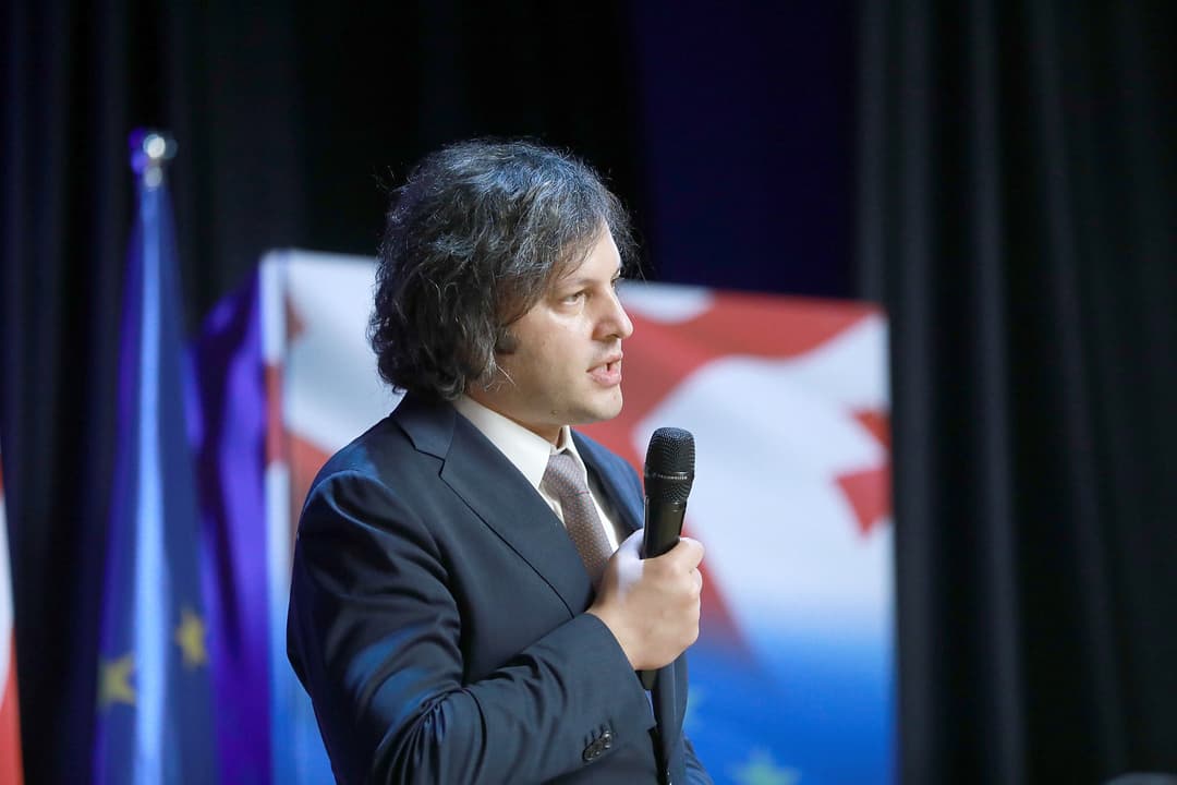 ირაკლი კობახიძე – როდესაც კაცი სიმულიანტობს 600 დღის განმავლობაში, რა რეიტინგი უნდა შერჩეს