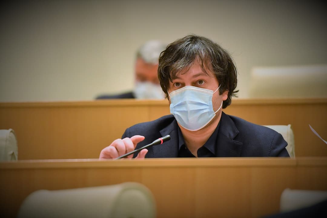 ირაკლი კობახიძე – როცა ასეთი თეთრი ძაფით ნაკერი დანაშაული გაქვს ჩადენილი და სასამართლოს ადანაშაულებ ამაში, ეს ყველაფერი კიდევ ერთხელ აჩვენებს, რომ სასამართლოს კრიტიკის უკან პოლიტიკური ინტერესია