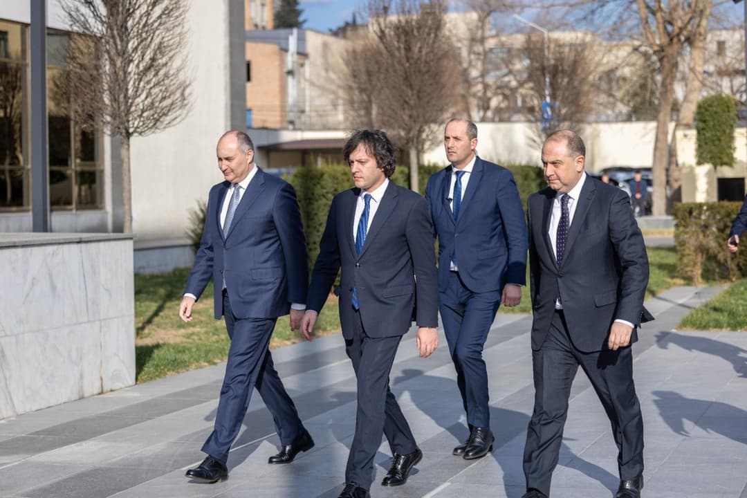 ირაკლი კობახიძემ თავდაცვის სამინისტროს თანამშრომლებს ირაკლი ჩიქოვანი წარუდგინა