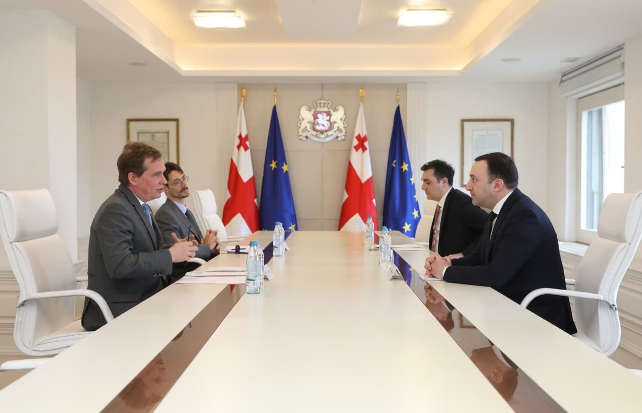 Frontnews image description