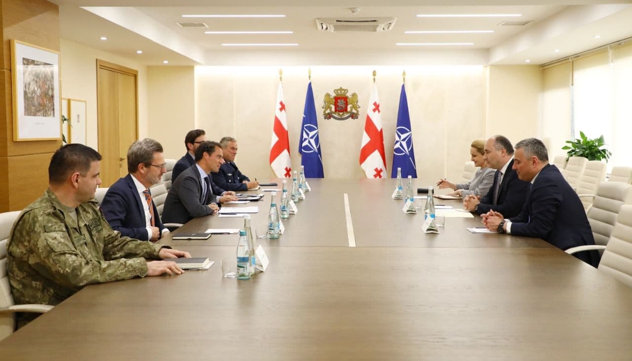 Frontnews image description