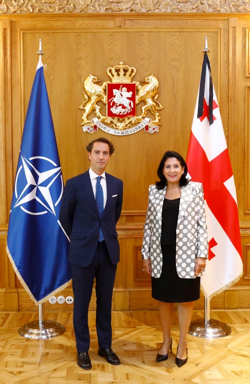 Frontnews image description