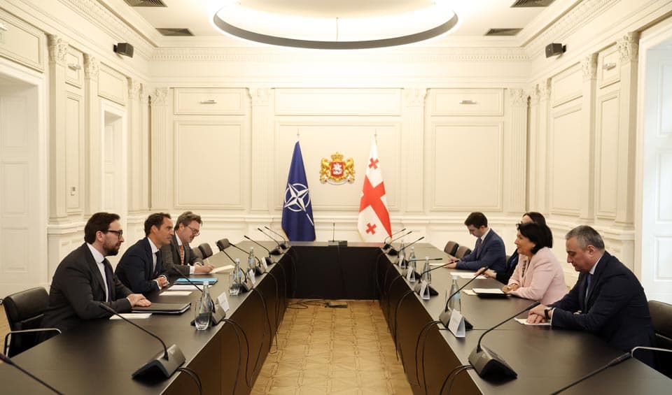 Frontnews image description