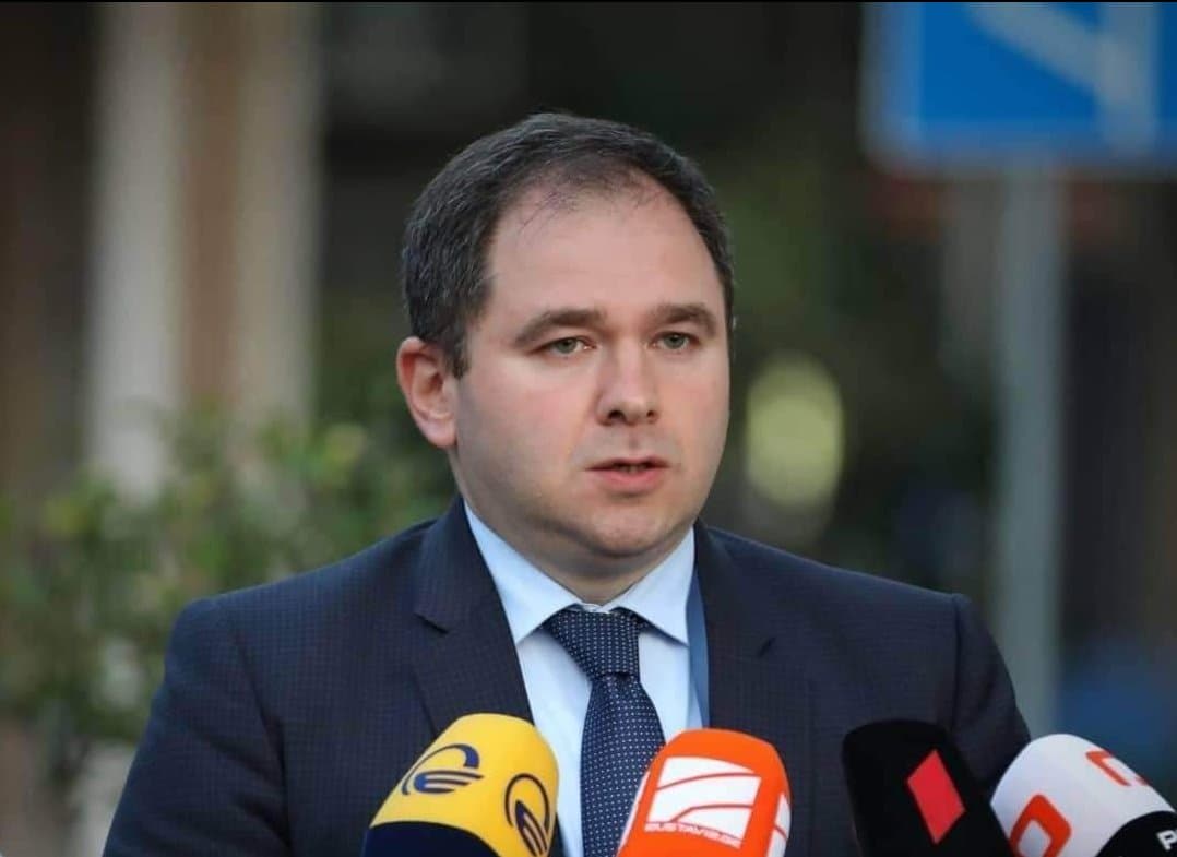 ნიკოლოზ სამხარაძე – არ ვიცი, საერთოდ ღირს თუ არა ასეთ ჯგუფში დარჩენა, თუ კონფერენციაზე მონაწილეობას გიკრძალავს შენივე პოლიტიკური ჯგუფი