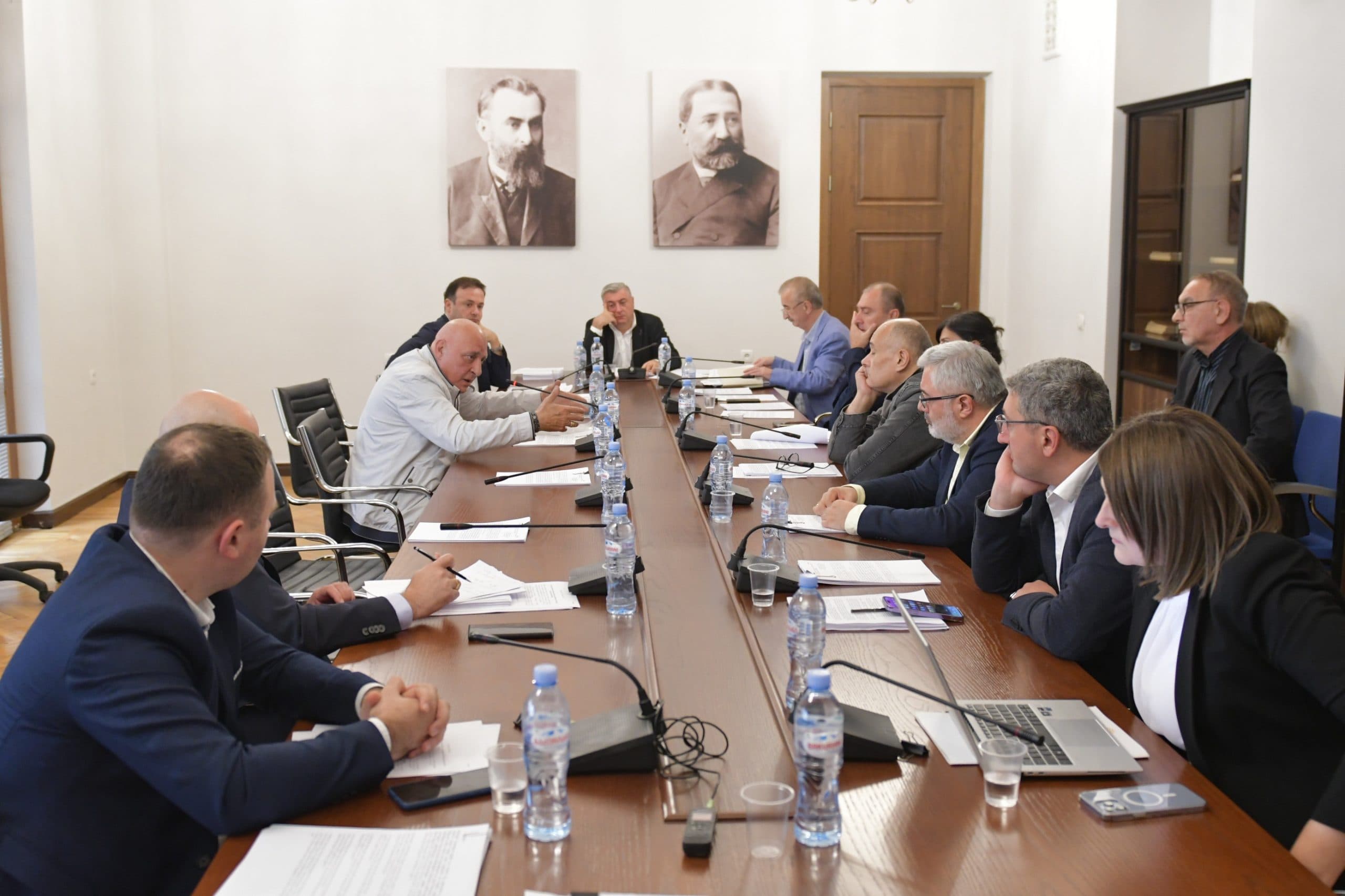 Frontnews image description