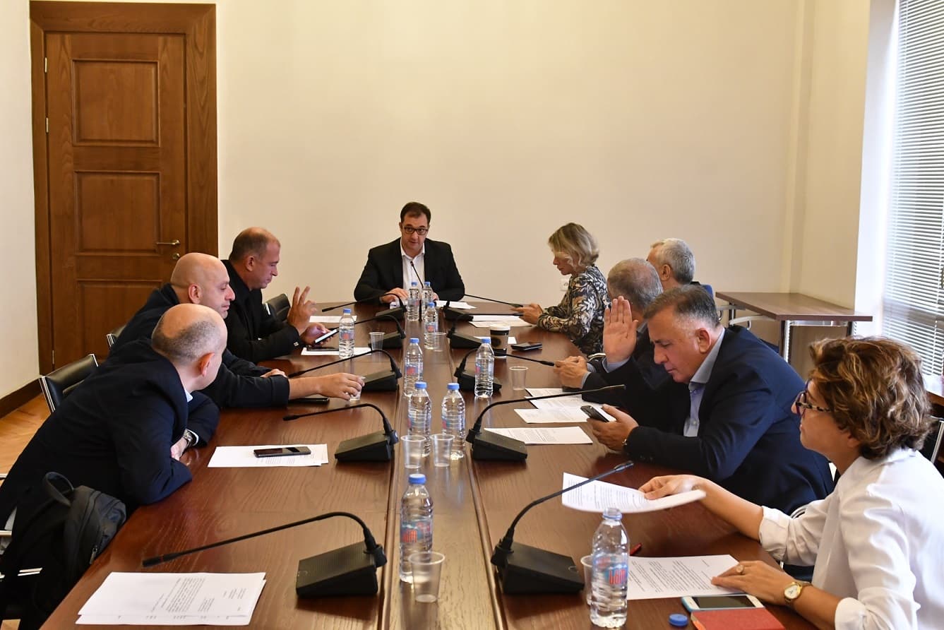 Frontnews image description