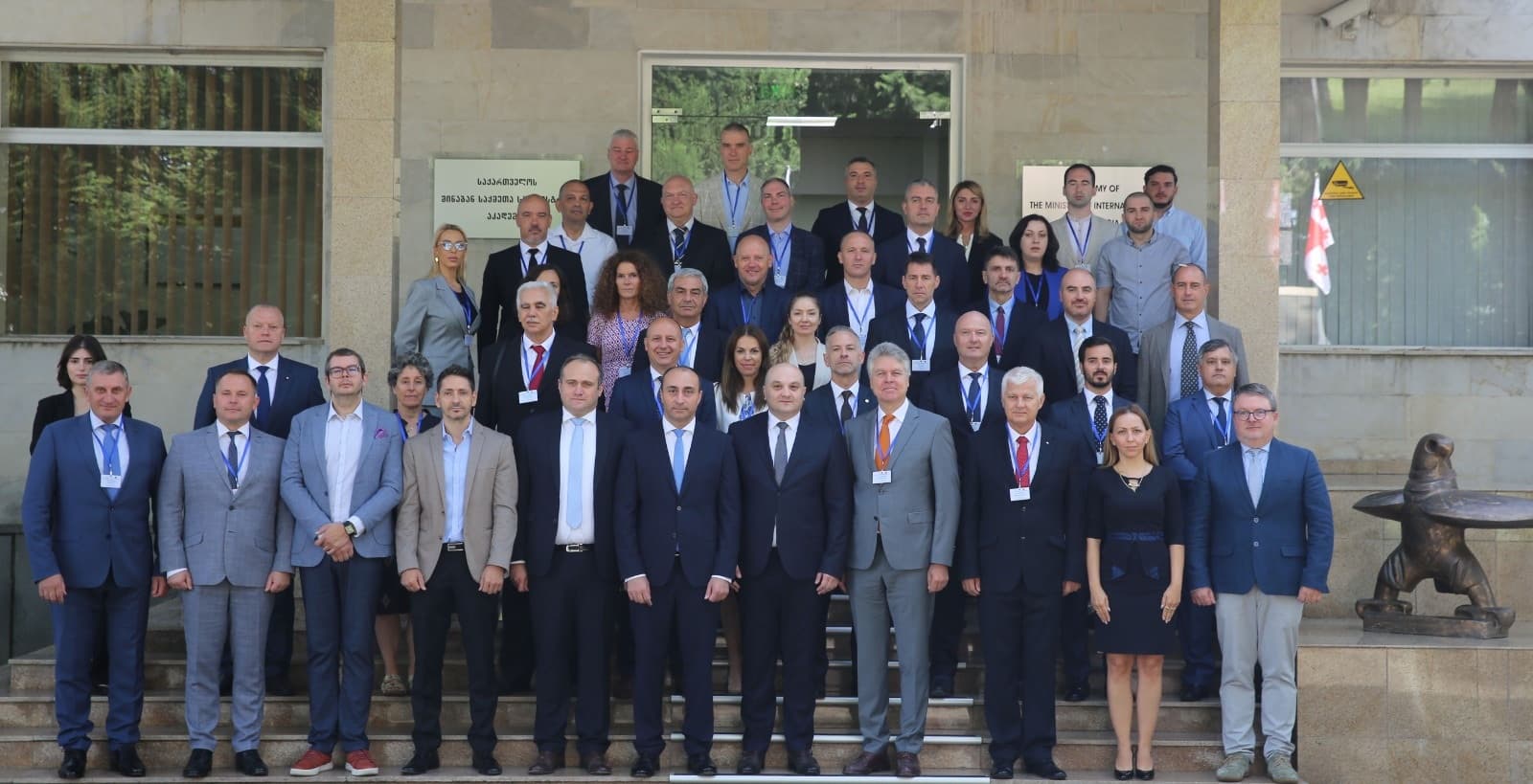 Frontnews image description