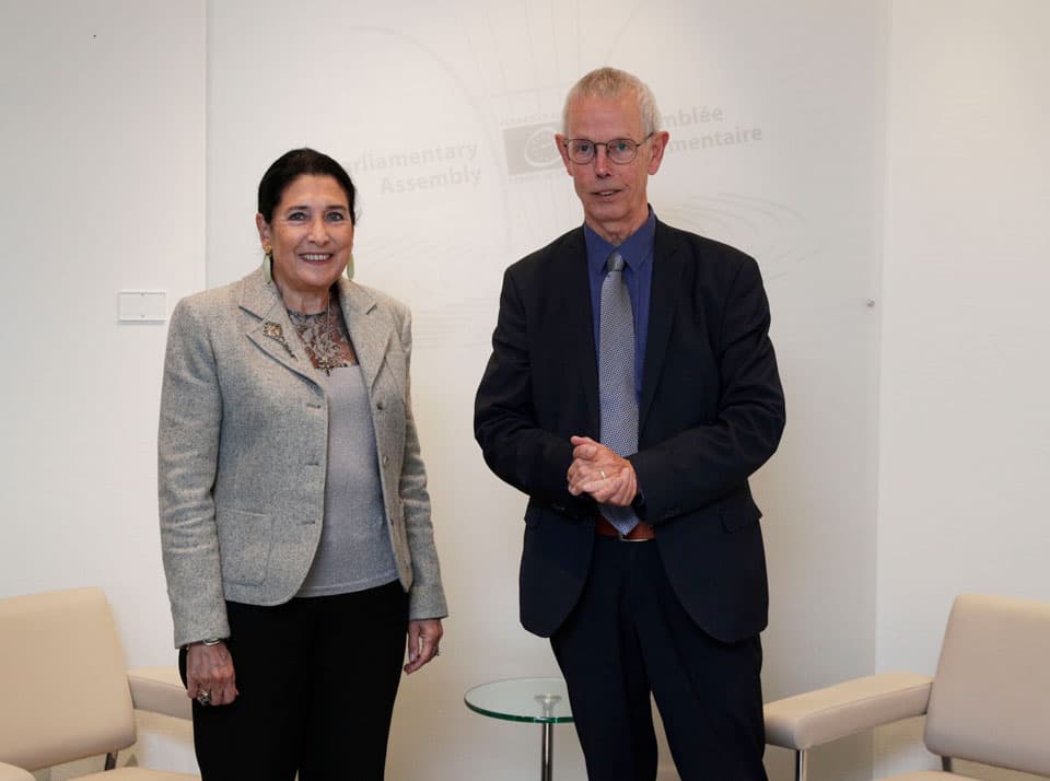 Frontnews image description