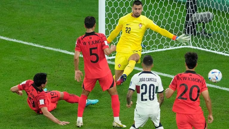 ურუგვაი ჯგუფში ჩარჩა, H ჯგუფიდან ფლეი-ოფში პორტუგალია და სამხრეთ-კორეა ითამაშებენ