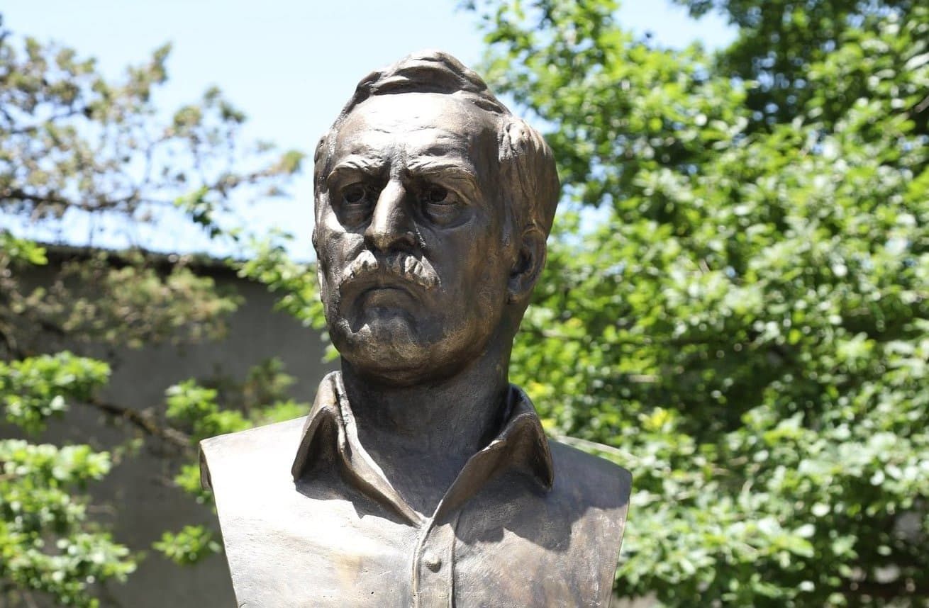 Frontnews image description