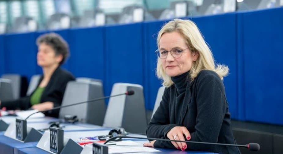 კრამონი – არ არის სასარგებლო ამ პროცესისთვის მუდმივად ჩვენზე თავდასხმა და მტრებად ან ევროპარლამენტის კორუმპირებულ წევრებად წარმოჩენა