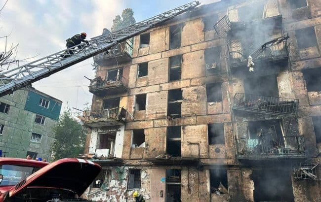 რუსი ოკუპანტების სარაკეტო თავდასხმა კრივოი-როგზე – დაიღუპა 3 და დაშავდა 25 ადამიანი, ნანგრევებში ადგილობრივებს ეძებენ