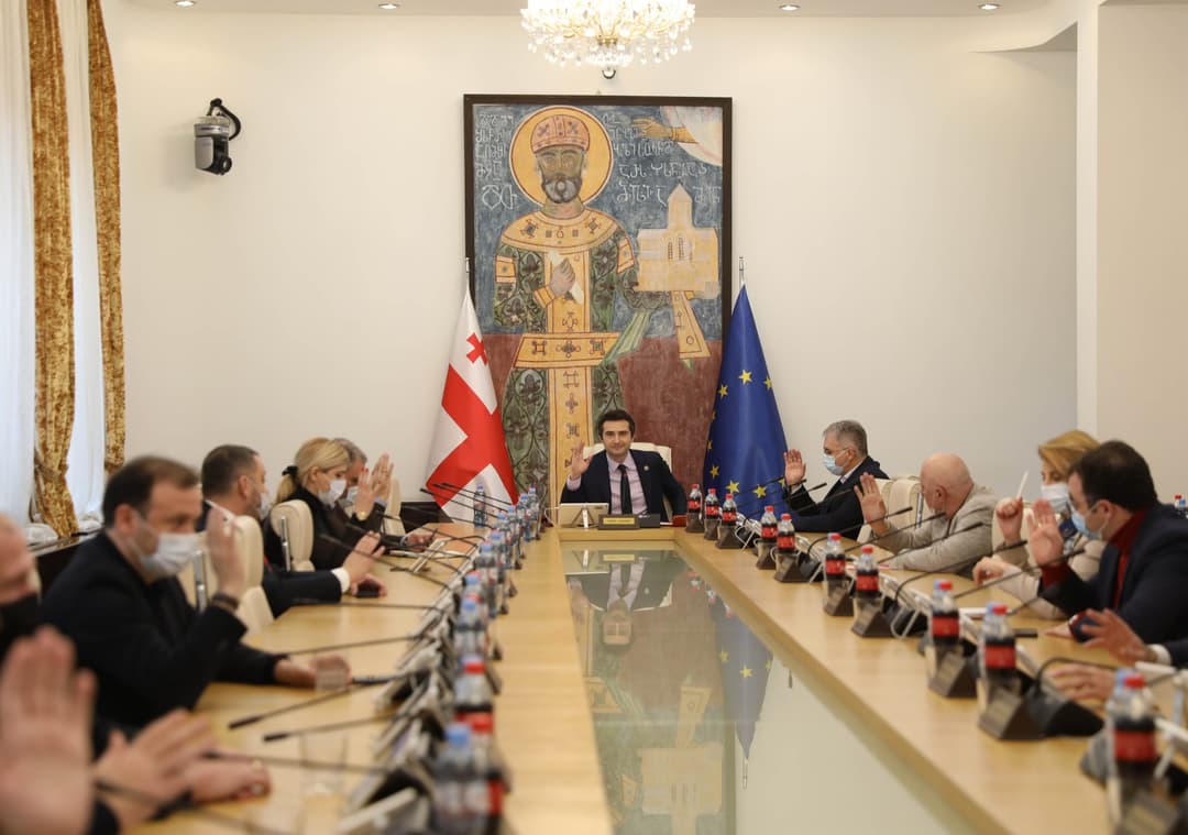 კახა კუჭავა პრეზიდენტს რიგგარეშე სხდომების მოწვევის შესახებ წინადადებით მიმართავს