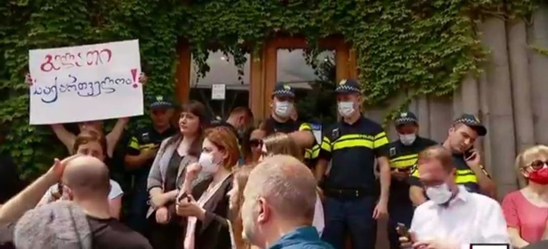 Frontnews image description