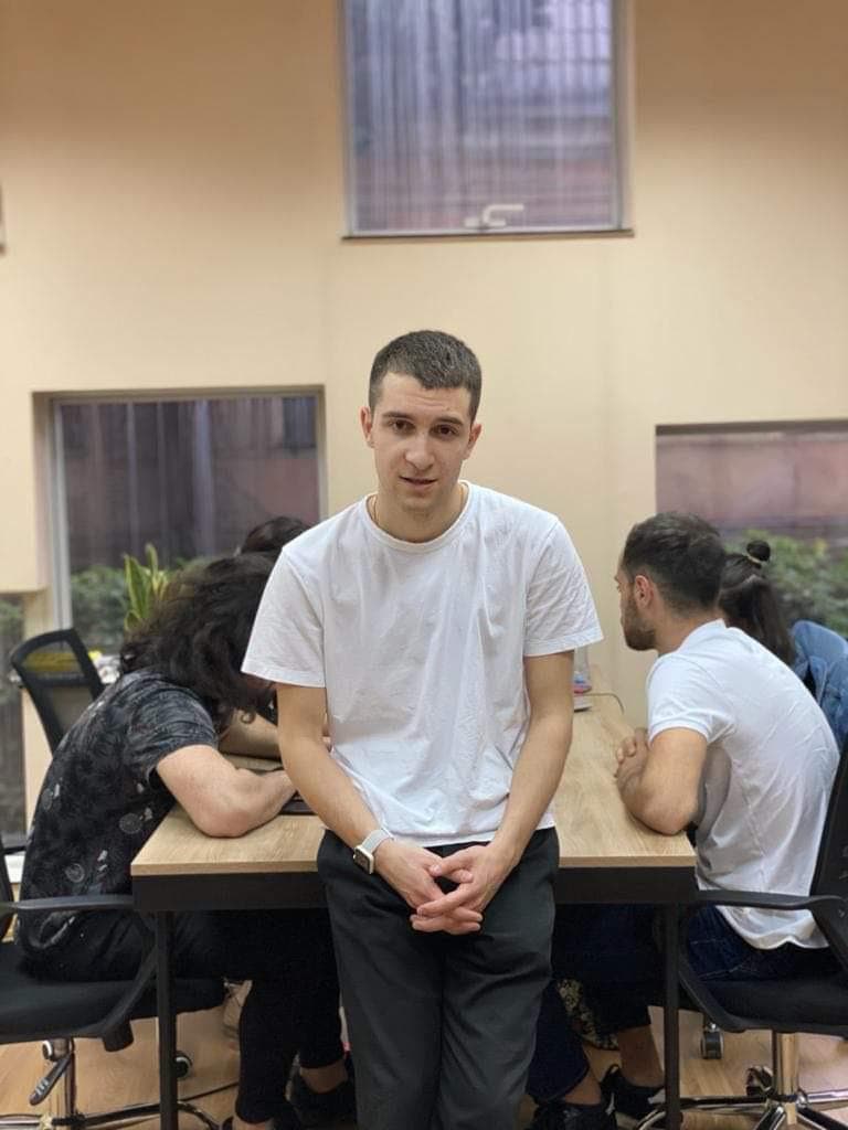 Frontnews image description