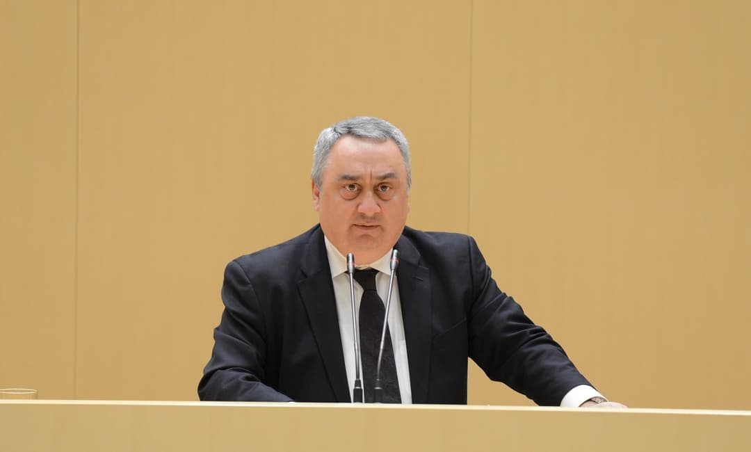 ზვიად კვაჭანტირაძე – ასეთ არეულობაში და ომში “მშვიდობის შენარჩუნება”, საბოლოოდ ასე ძვირი უნდა დაუჯინოთ ამ საწყალ ქვეყანას და მის მომავალს?