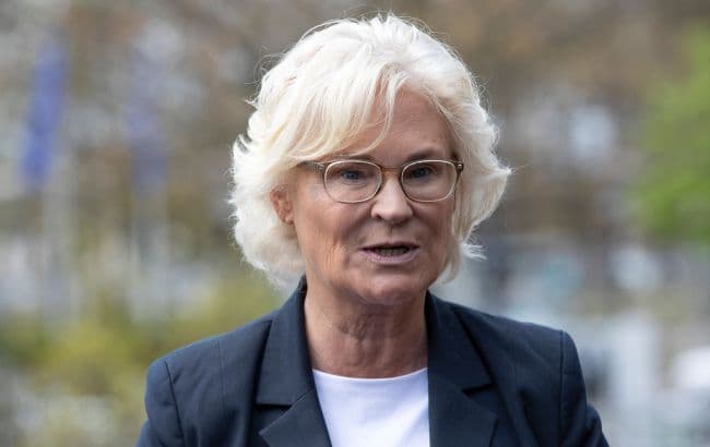 გერმანიის თავდაცვის მინისტრი უკრაინისთვის “ლეოპარდების” მიწოდებას არ გამორიცხავს